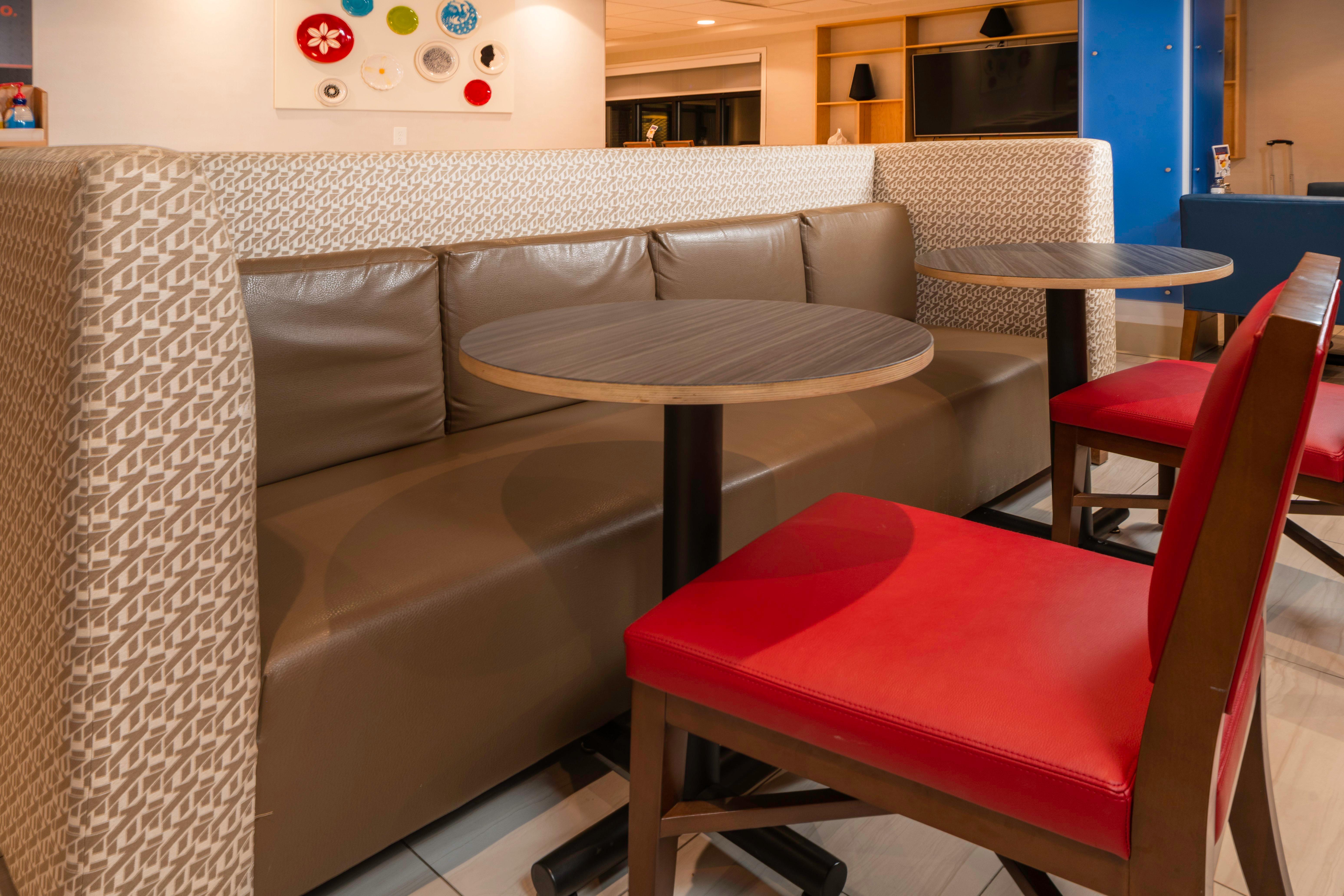 Holiday Inn Express Rochelle By Ihg Екстериор снимка