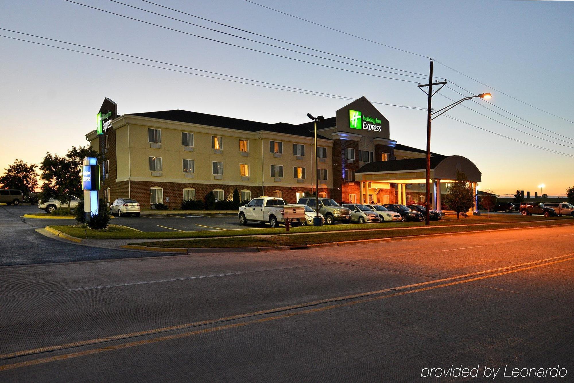 Holiday Inn Express Rochelle By Ihg Екстериор снимка