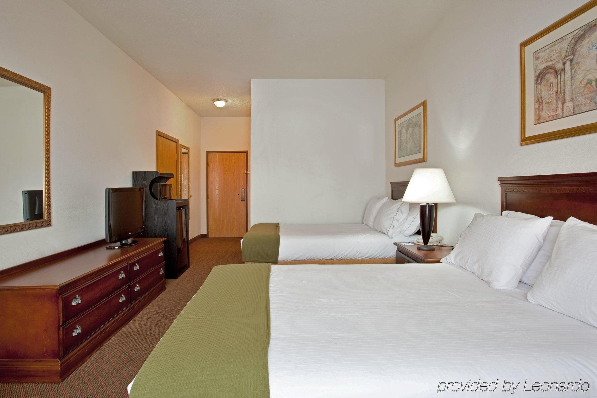 Holiday Inn Express Rochelle By Ihg Стая снимка