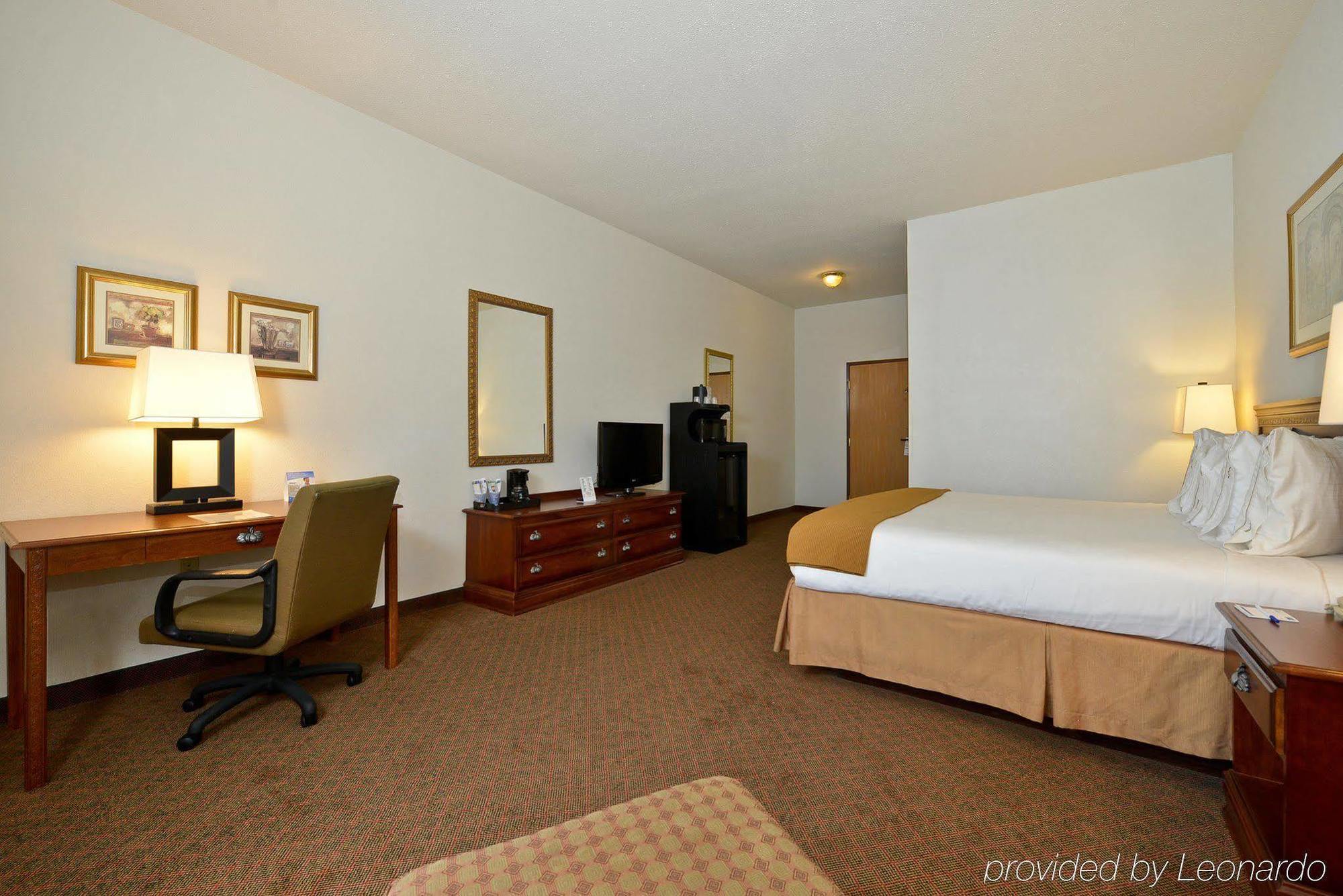 Holiday Inn Express Rochelle By Ihg Екстериор снимка