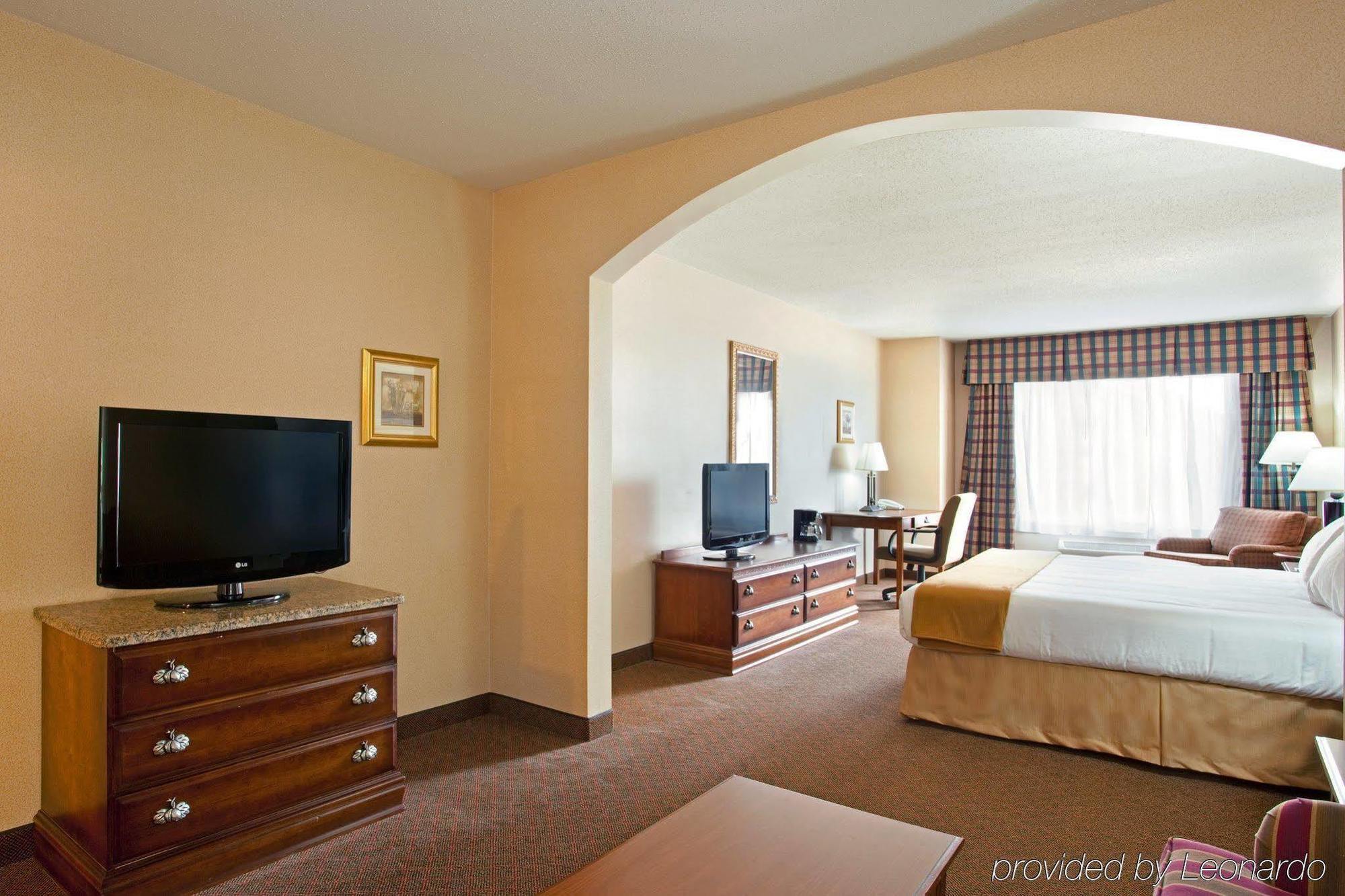 Holiday Inn Express Rochelle By Ihg Стая снимка